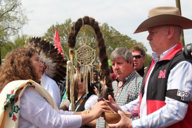 Rancher Bob Allpress at the opening ceremony with Chief Tayac. (WNV / Kristin Moe)