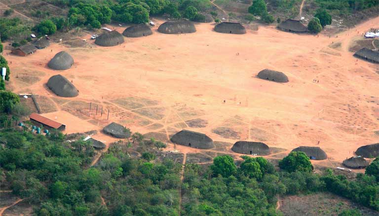 Indigenous village near the Xingu River in the Amazon. Indigenous lands could soon be flooded by the Belo Monte dam. Photo by Pedro Biondi/ABr licensed under the Creative Commons Attribution 3.0 Brazil license.